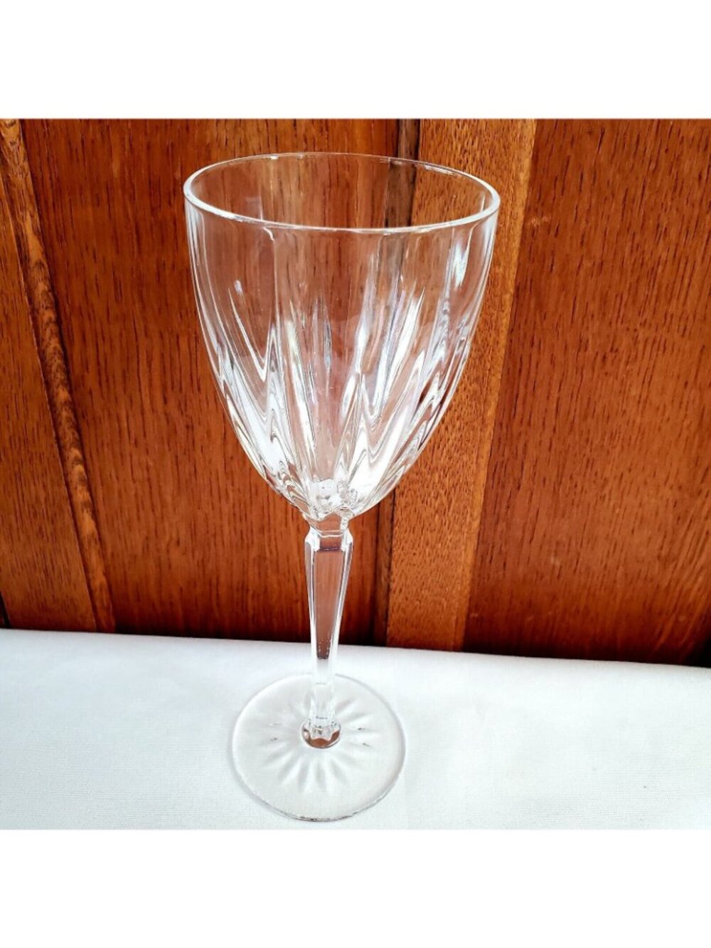 Mikasa Paloma Crystal Wine Glass 8 1/4" starburst cuts scratch - Picture 10 of 10